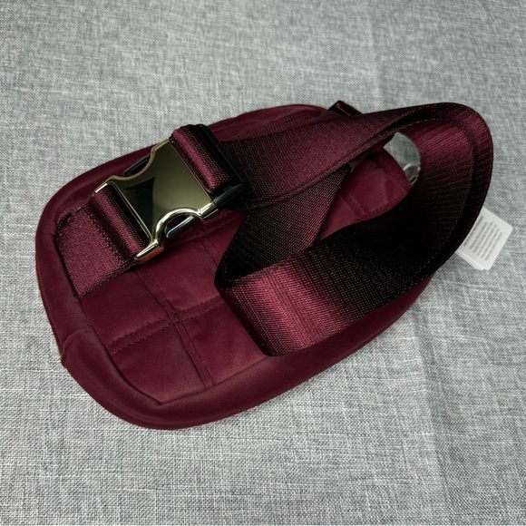 Lululemon Everywhere Belt Bag Quilted Velour Wine Berry Velvet Crossbody Bag NWT - Picture 9 of 9